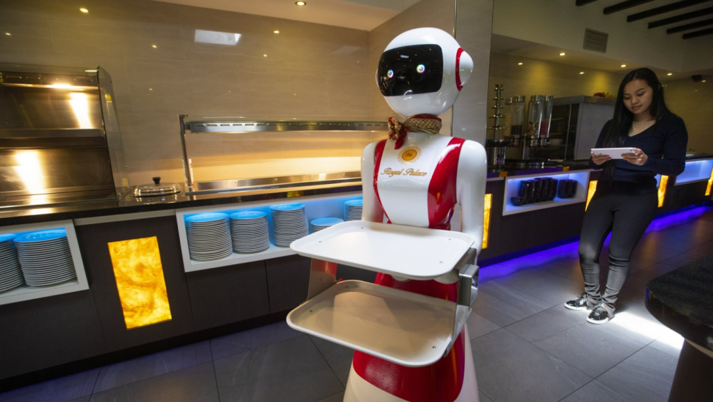 robot-waiters-what-restaurants-need-to-know-service-robots