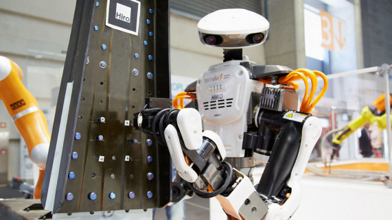 5 Reasons Why Robots Won’t Replace Humans - Service Robots